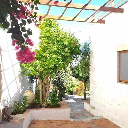 Smaragdi Traditional Mansion In Chora Pátmos