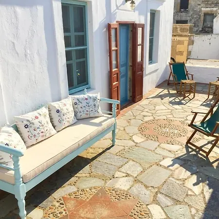 Smaragdi Traditional Mansion In Chora Vakantiehuis
