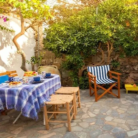 Smaragdi Traditional Mansion In Chora