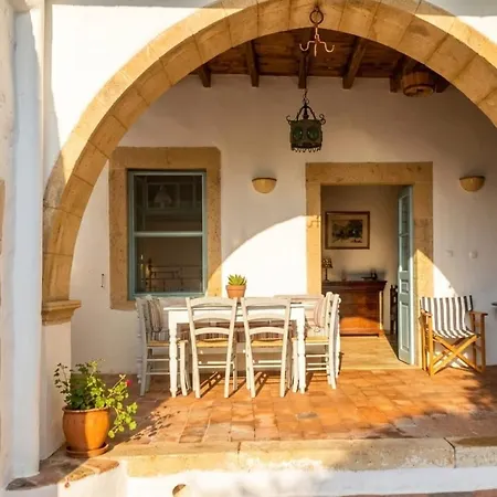 Smaragdi Traditional Mansion In Chora Pátmos