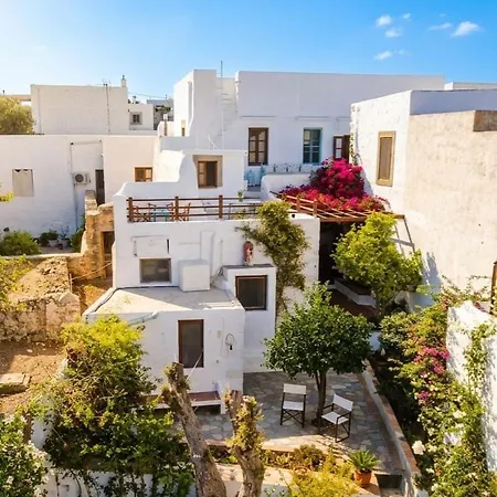 Smaragdi Traditional Mansion In Chora